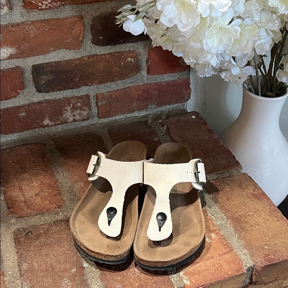 Birkenstock Gizeh Cream Buckle Sandals